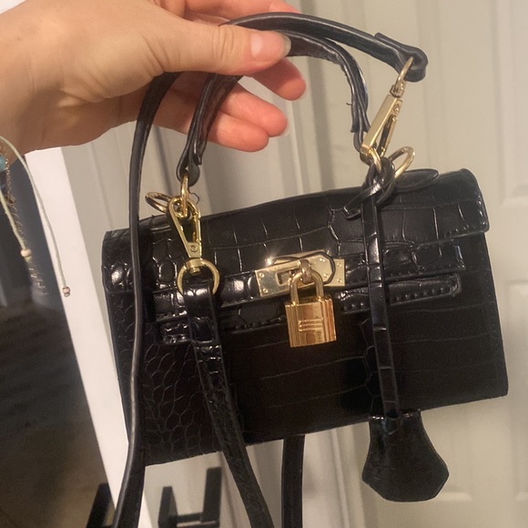 Princess Polly Peta and Jain Crocodile print black crossbody with gold hardware - Picture 5 of 16